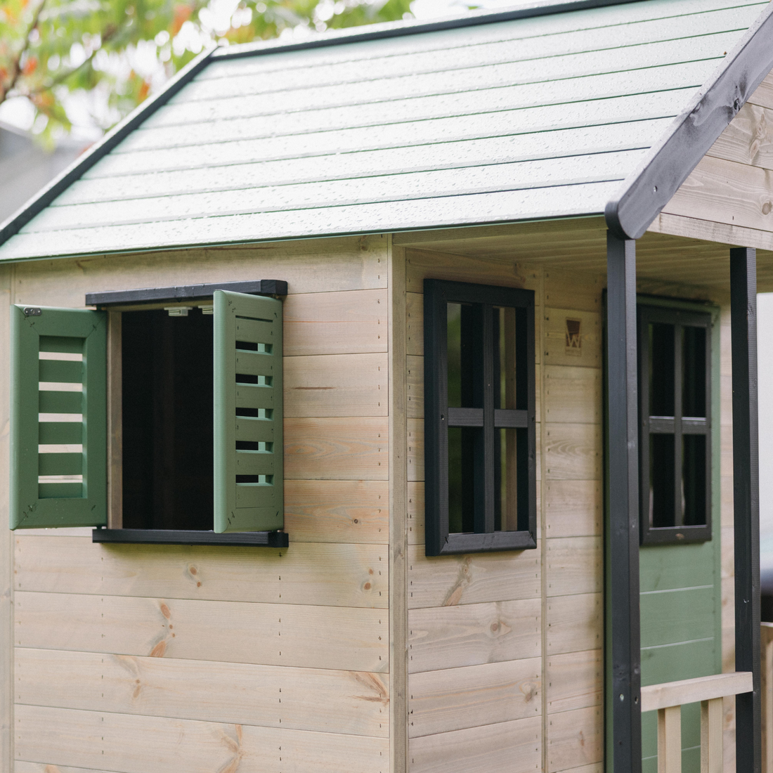 Lesena hišica LODGE s toboganom in gugalnico PASTEL ZELENA- lesena igrala