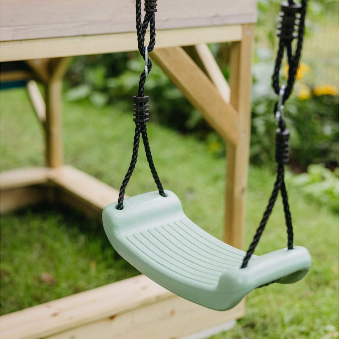 Lesena hišica LODGE s toboganom in gugalnico PASTEL ZELENA- lesena igrala