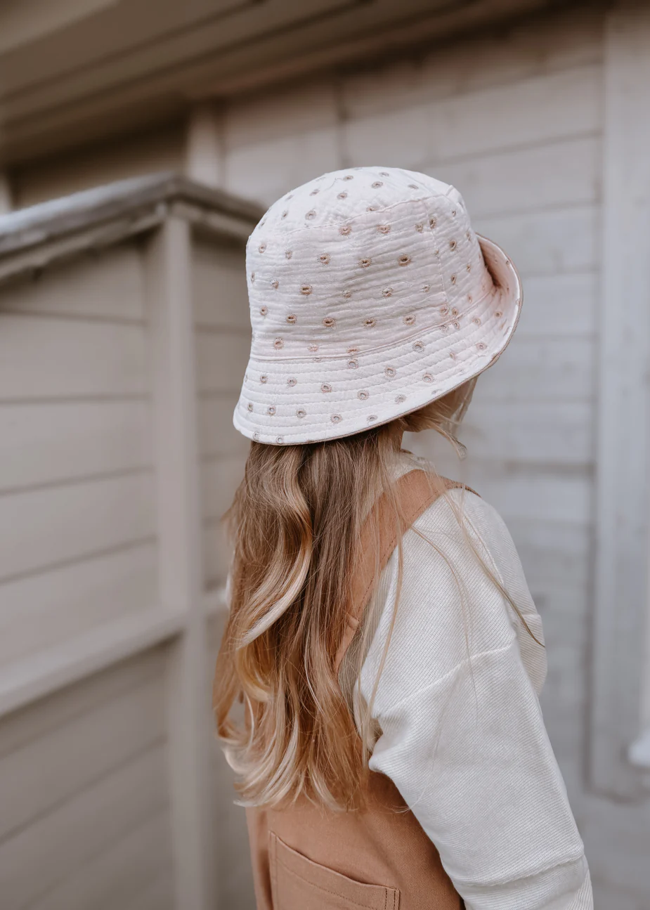 Klobuček Neutral Dots Mrs Ertha